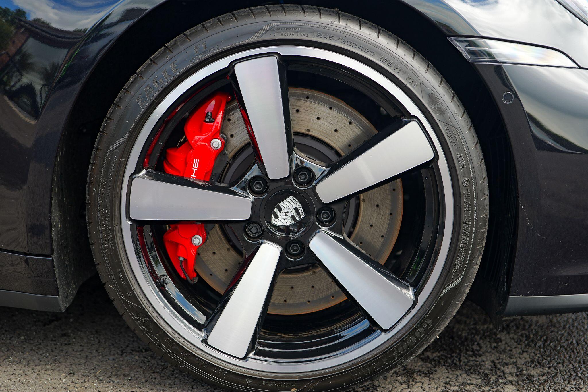 Porsche 911 view 10