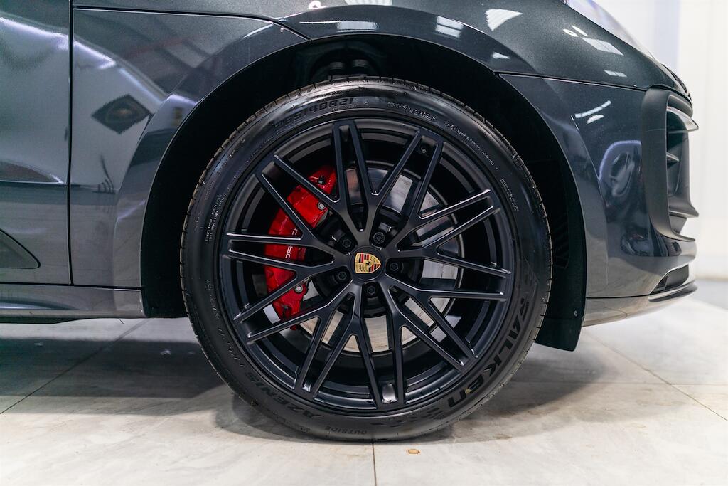 Porsche Macan view 11