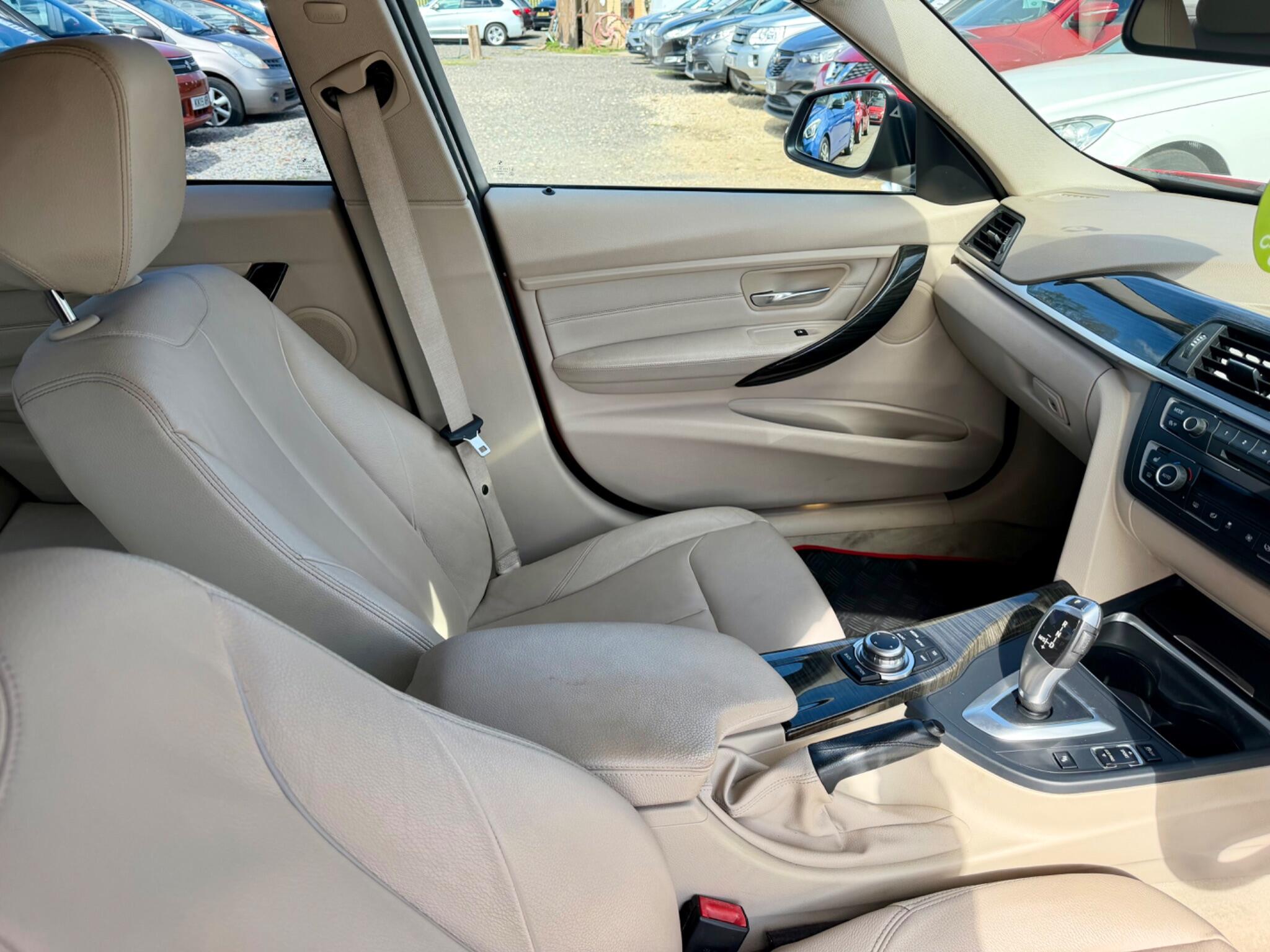 BMW 3 Series view 30