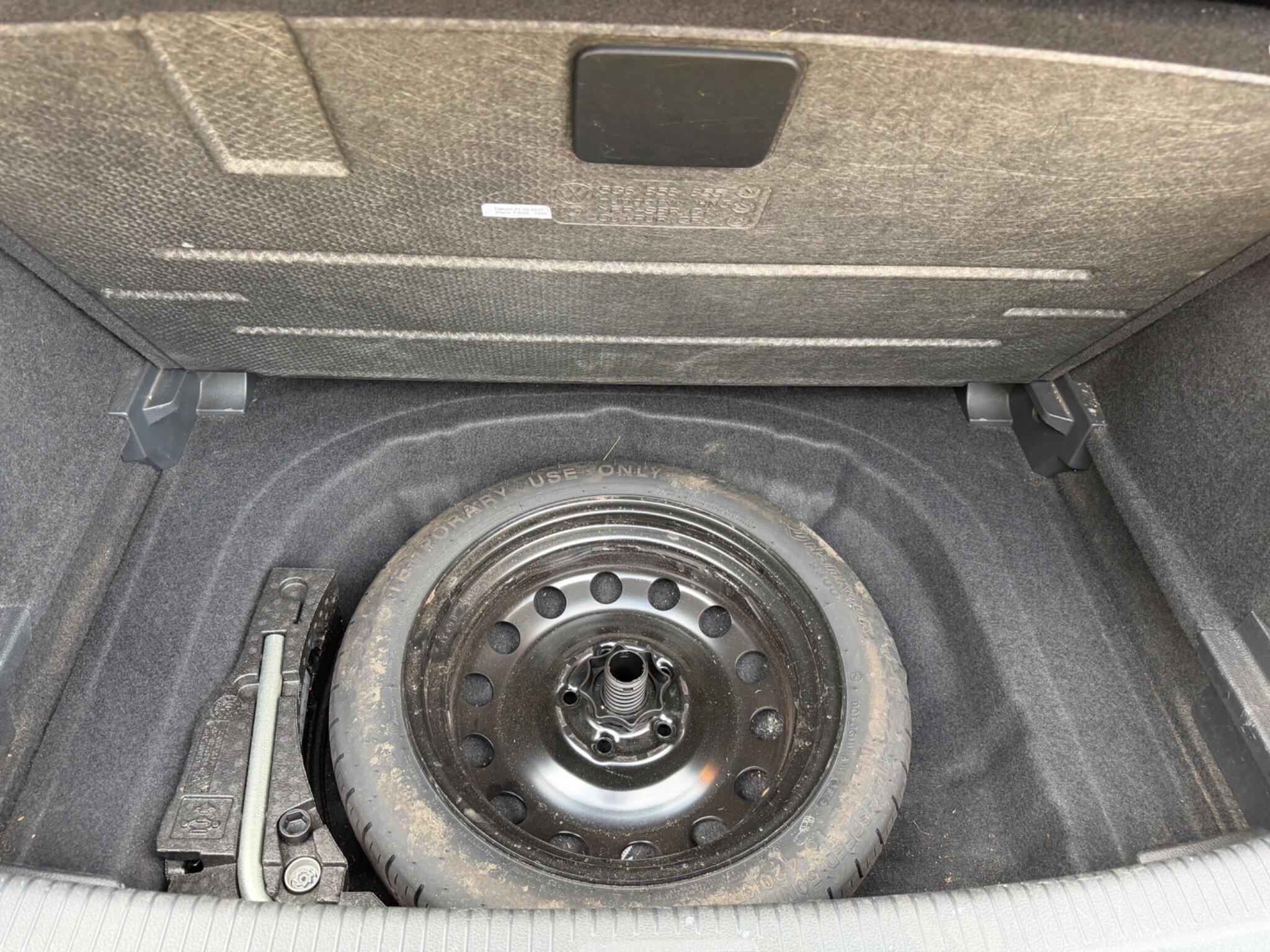 Volkswagen Golf view 8