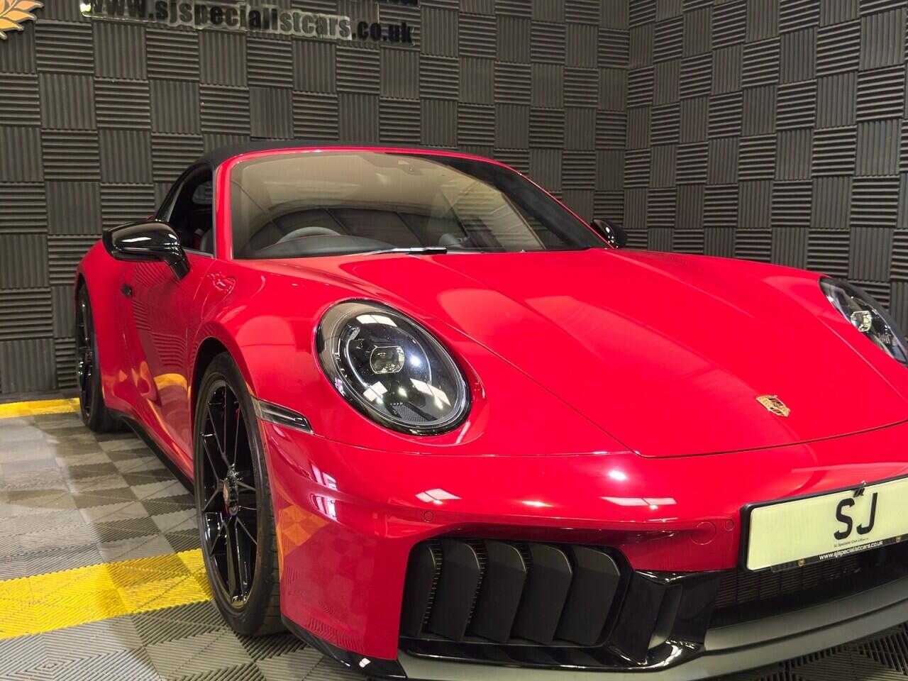 Porsche 911 view 22