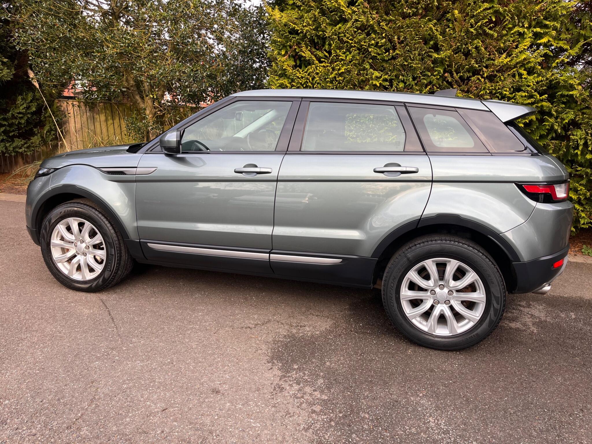 Land Rover Range Rover Evoque view 9