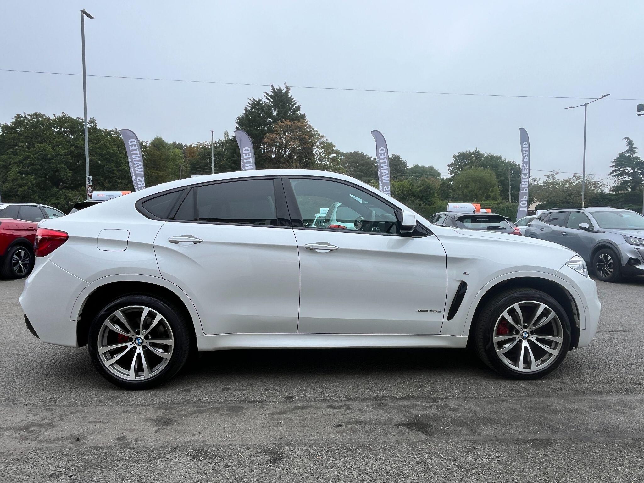 BMW X6 view 3