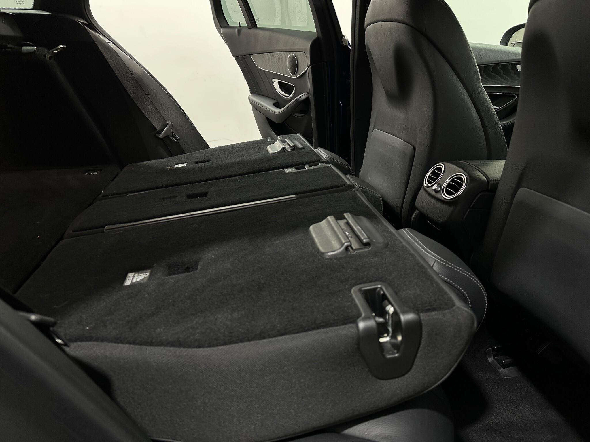 Mercedes-Benz C-Class view 48