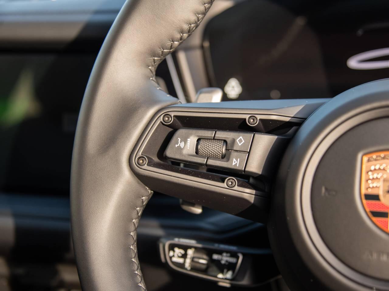 Porsche Cayenne view 39