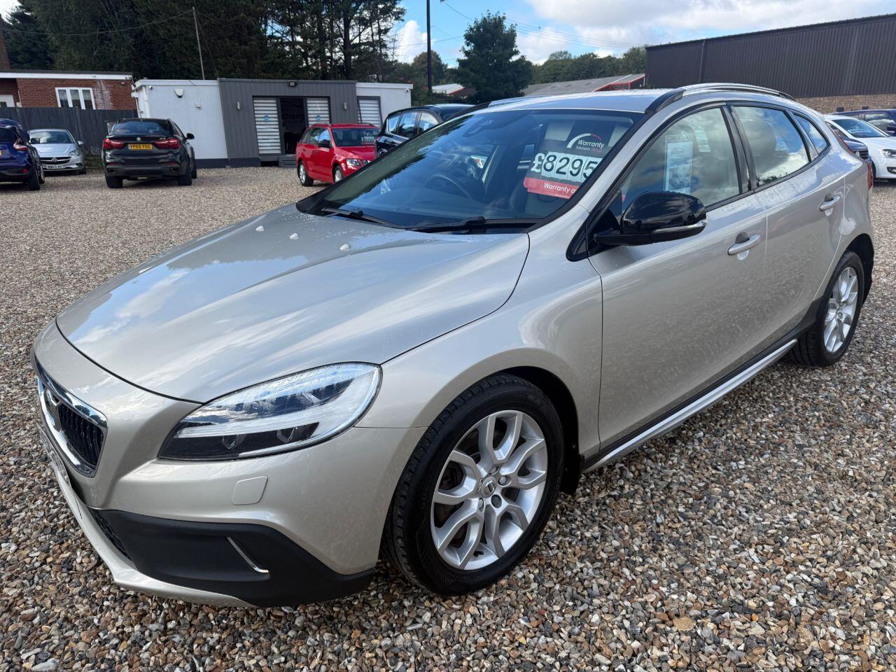 Volvo V40 Cross Country view 4