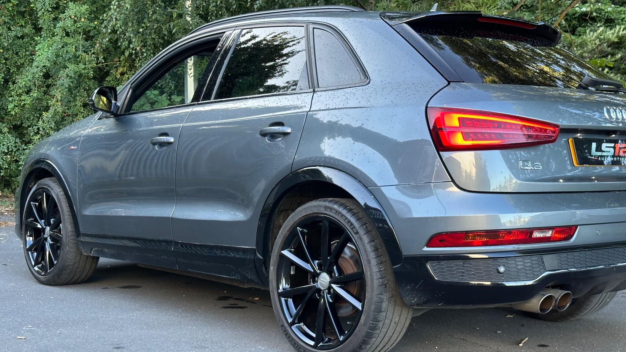 Audi Q3 view 9