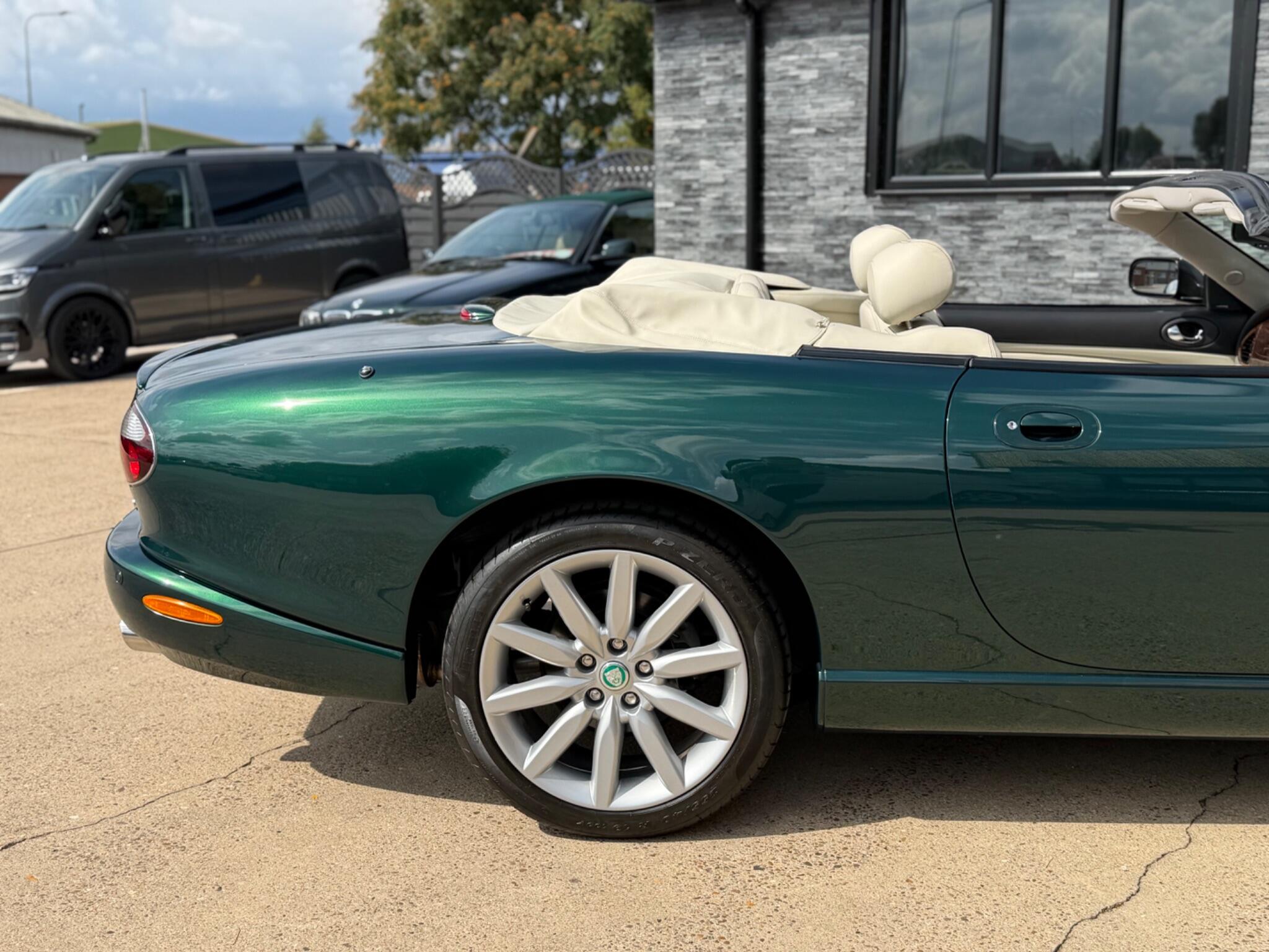 Jaguar XK8 view 73