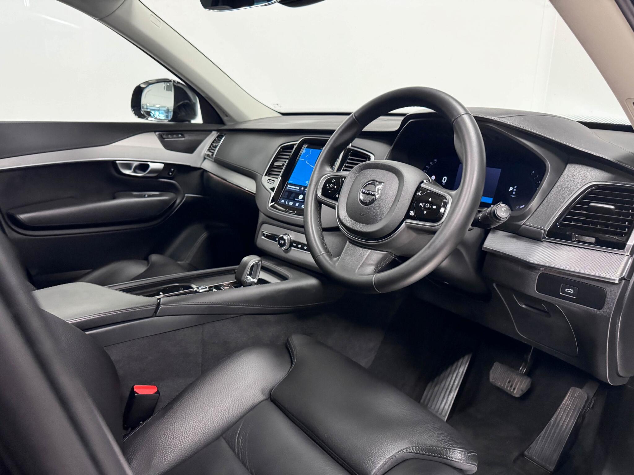 Volvo XC90 view 35