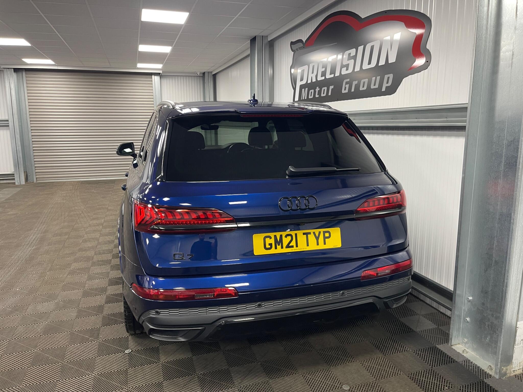 Audi Q7 view 18