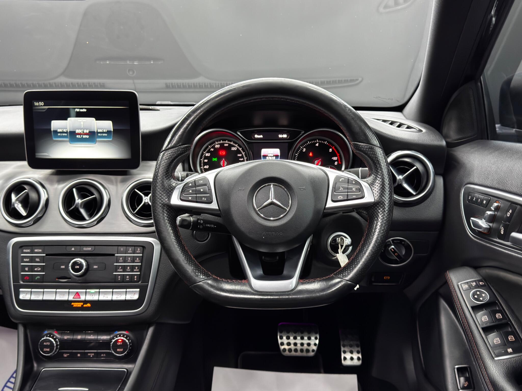 Mercedes-Benz GLA view 18