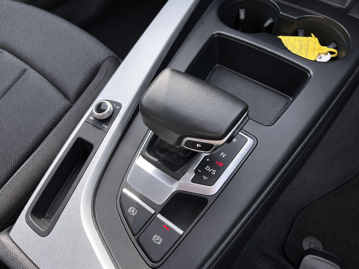 Audi A4 view 24