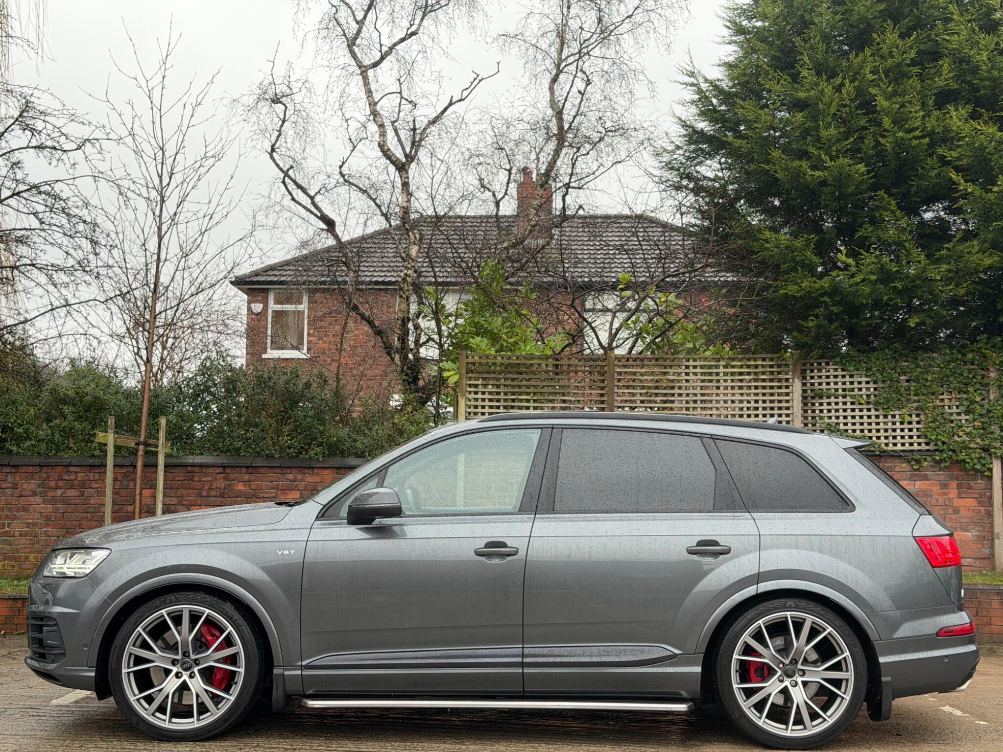 Audi SQ7 view 10