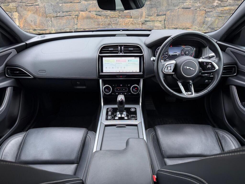 Jaguar XE view 10