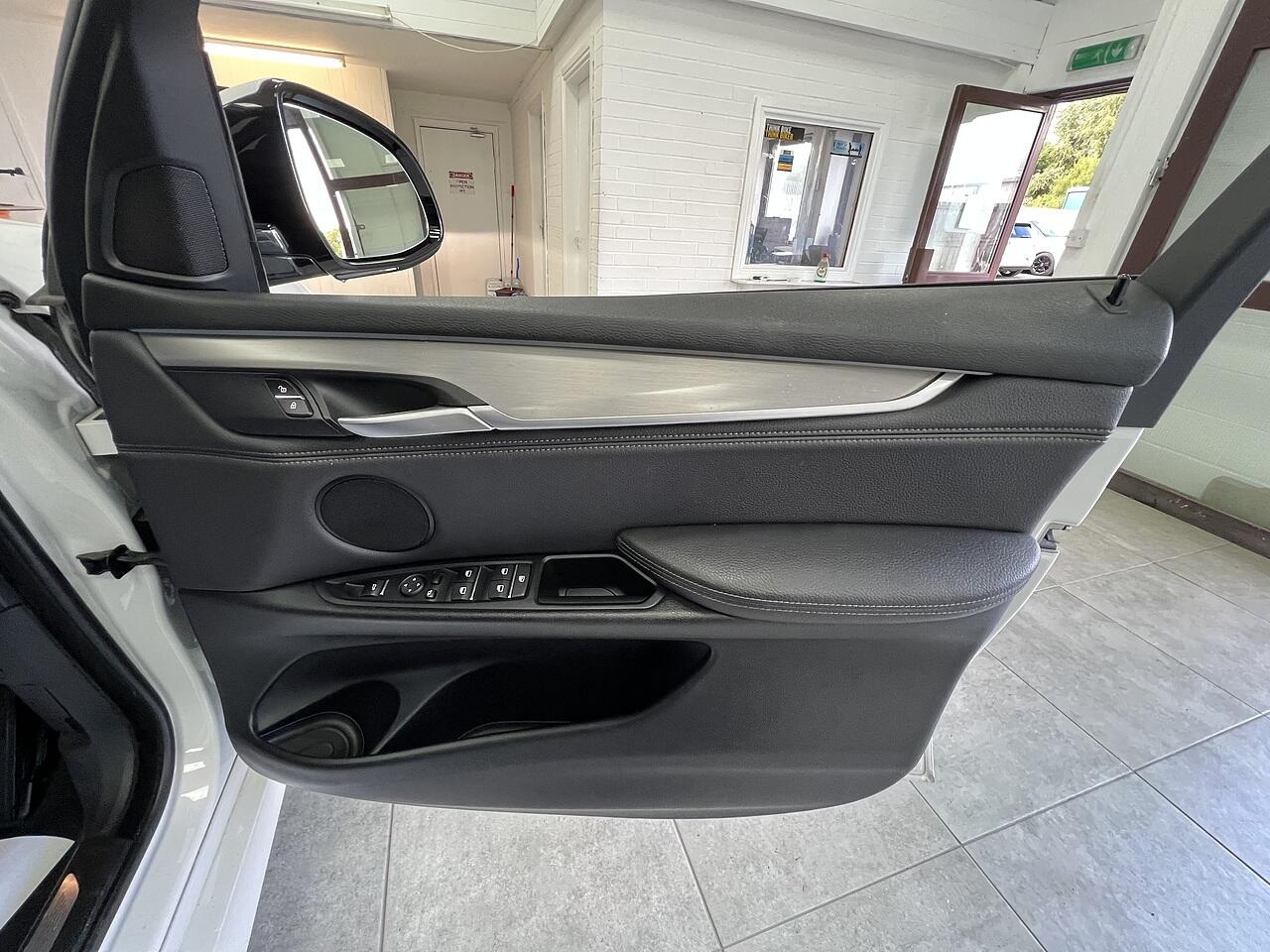 BMW X5 view 18