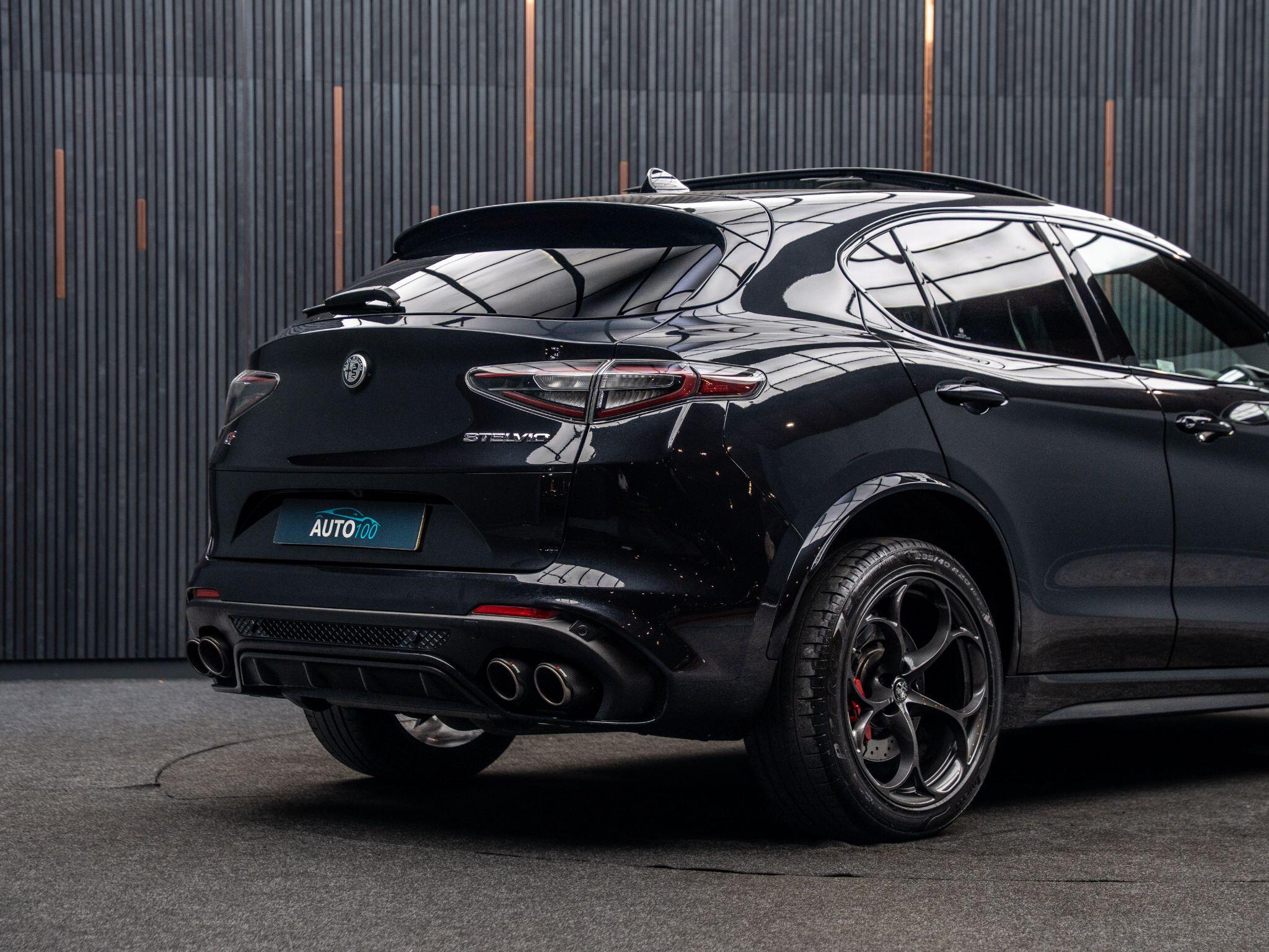 Alfa Romeo Stelvio view 26