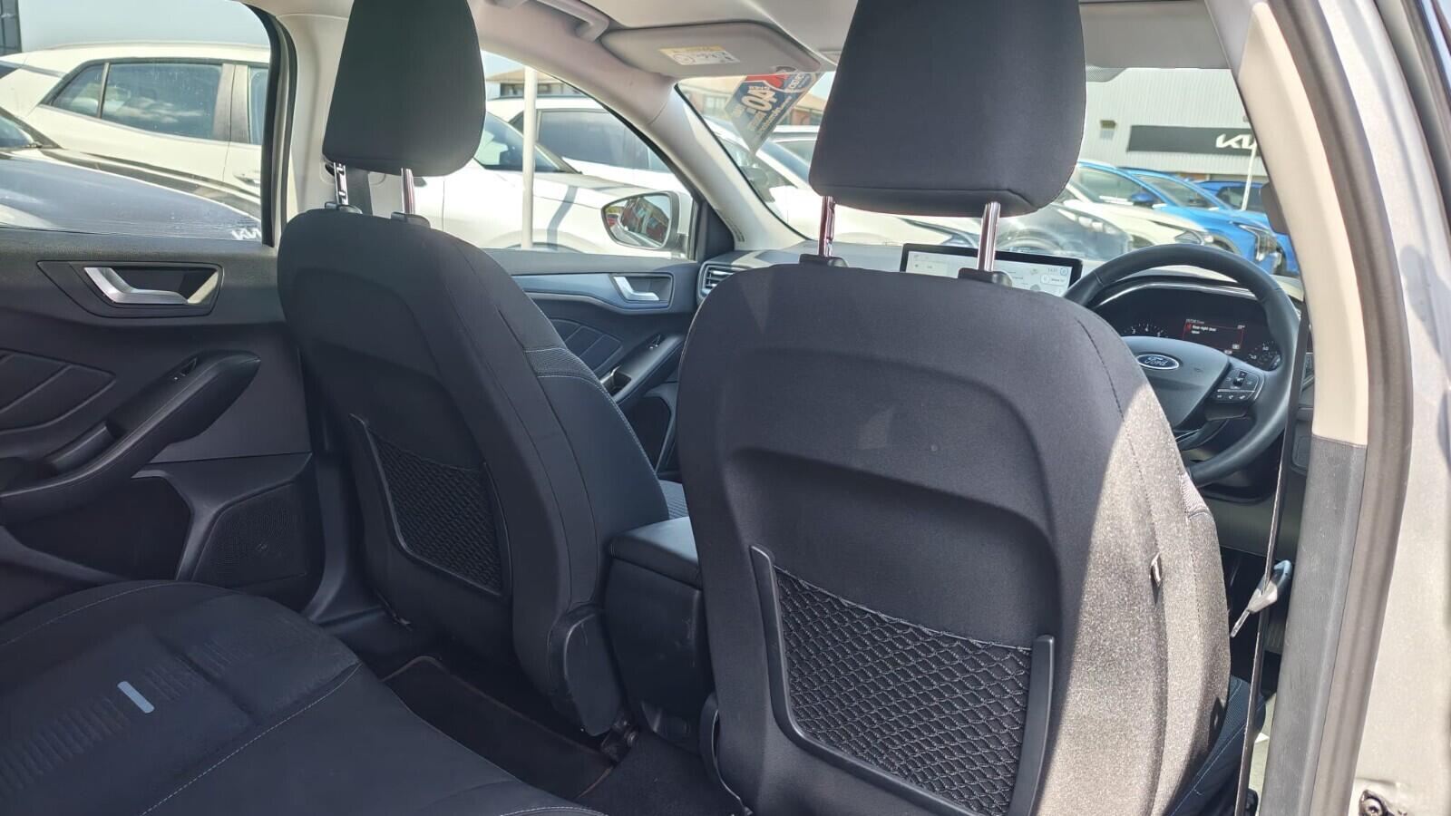 Ford Focus view 17