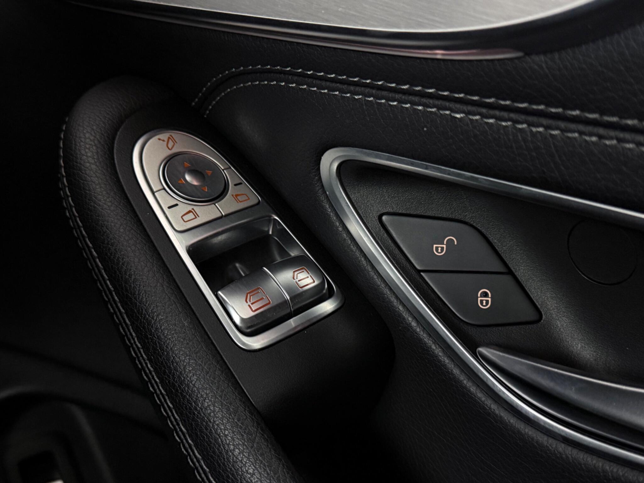 Mercedes-Benz C-Class view 18