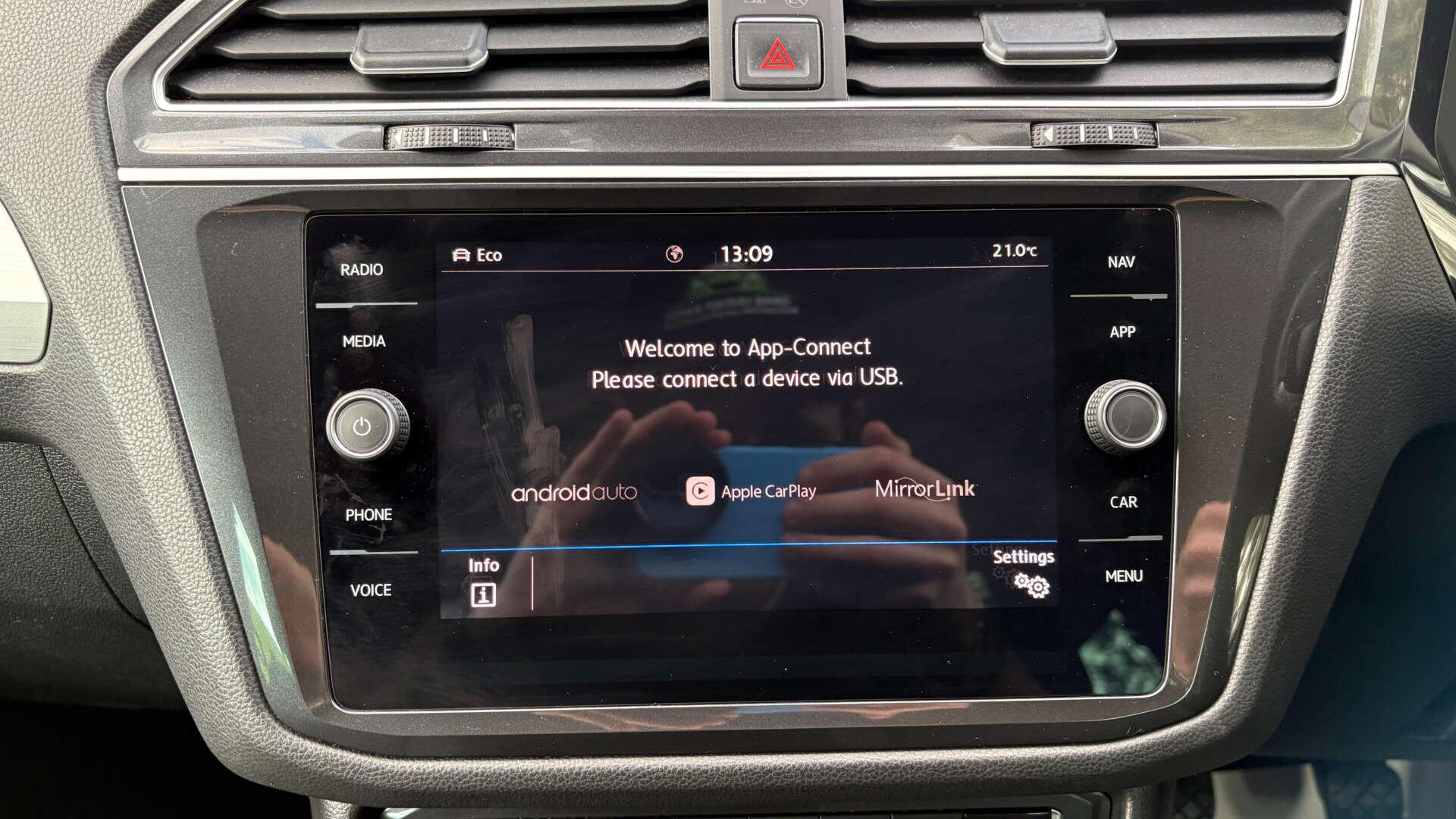 Volkswagen Tiguan view 5
