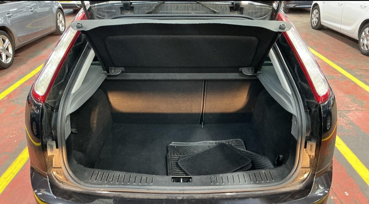Ford Focus view 9