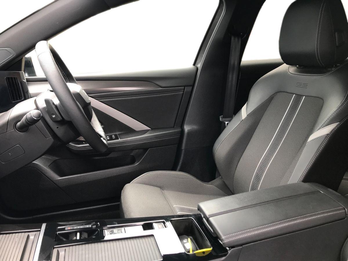 Vauxhall Astra view 6