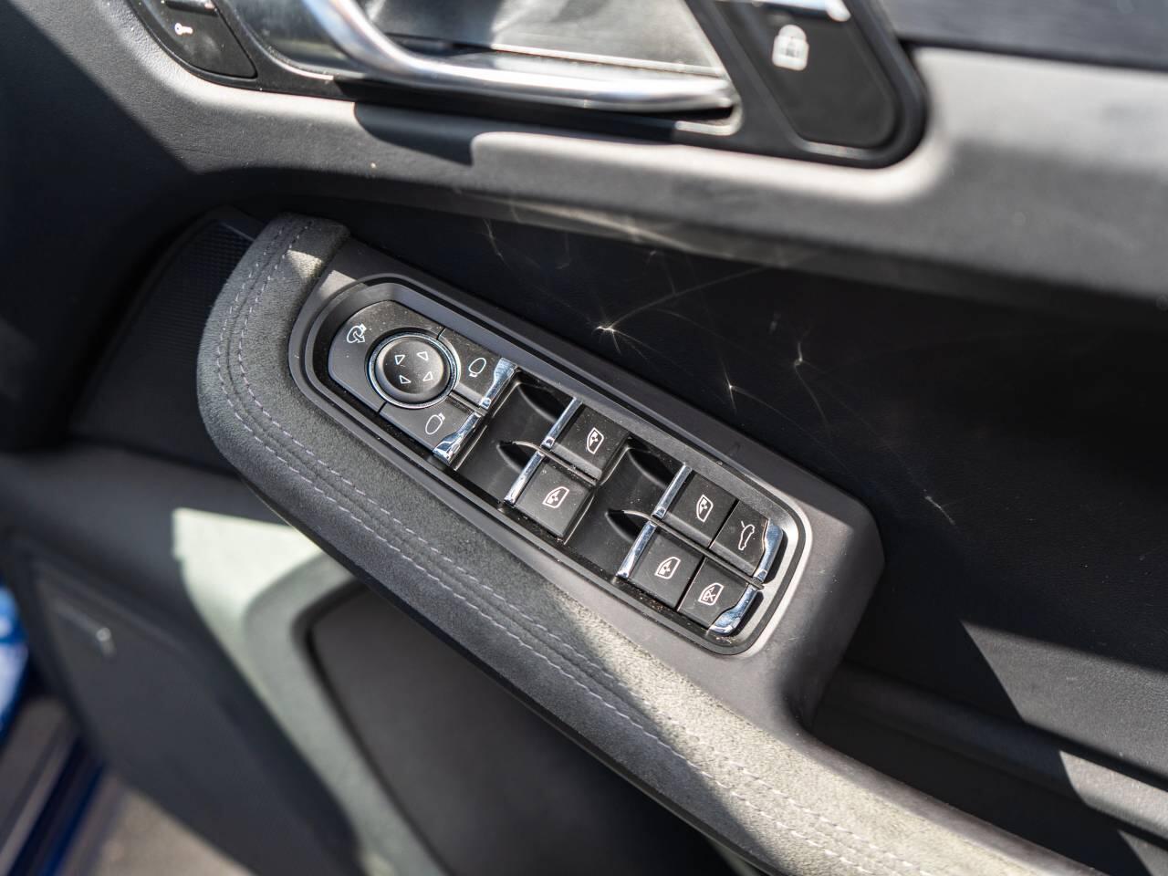 Porsche Macan view 25