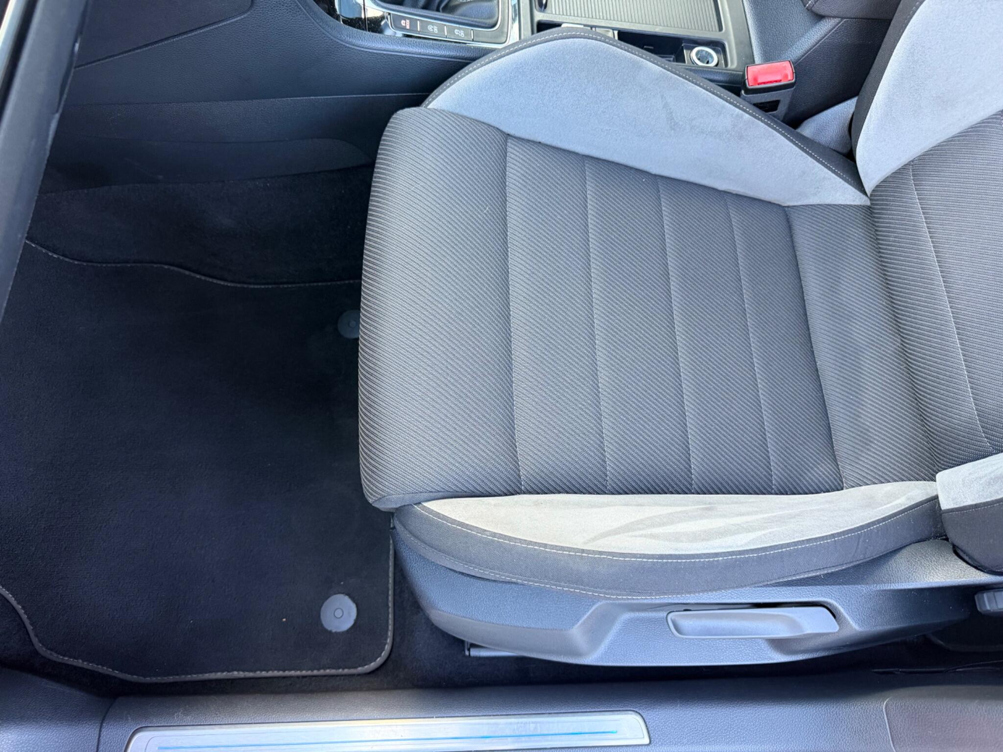 Volkswagen Golf view 17