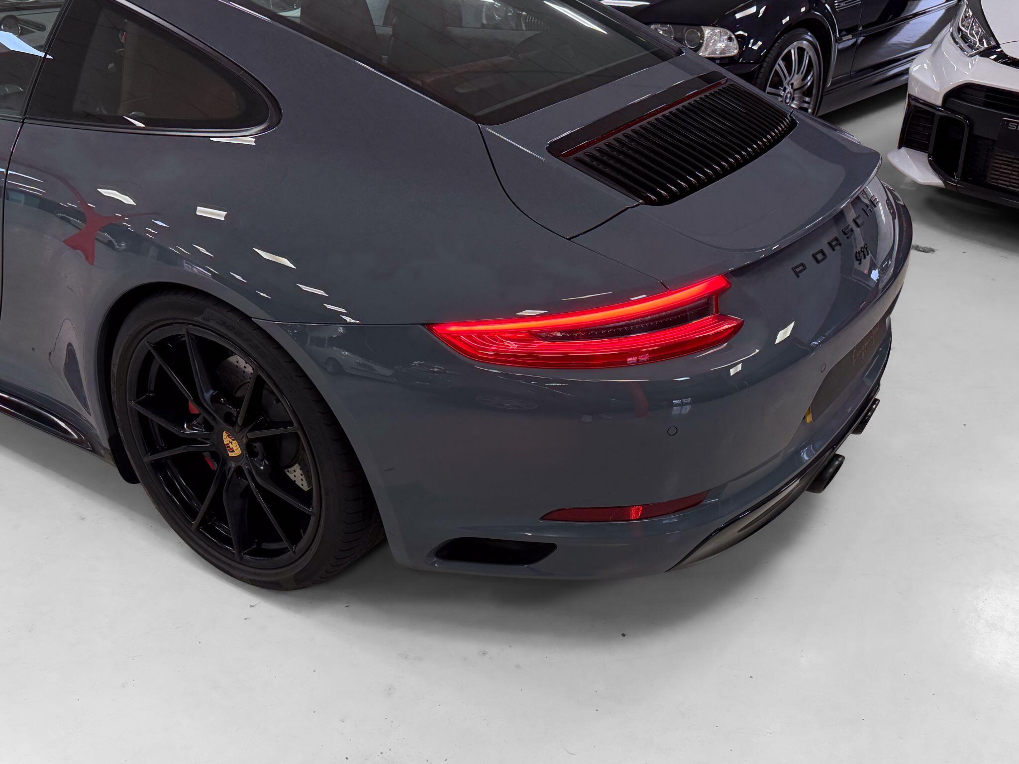 Porsche 911 view 45