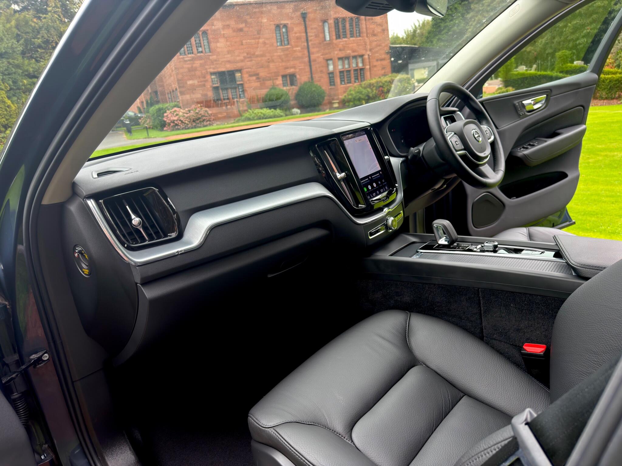 Volvo XC60 view 11