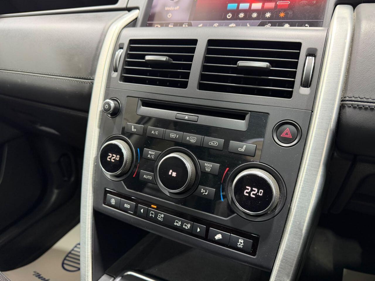 Land Rover Discovery Sport view 34