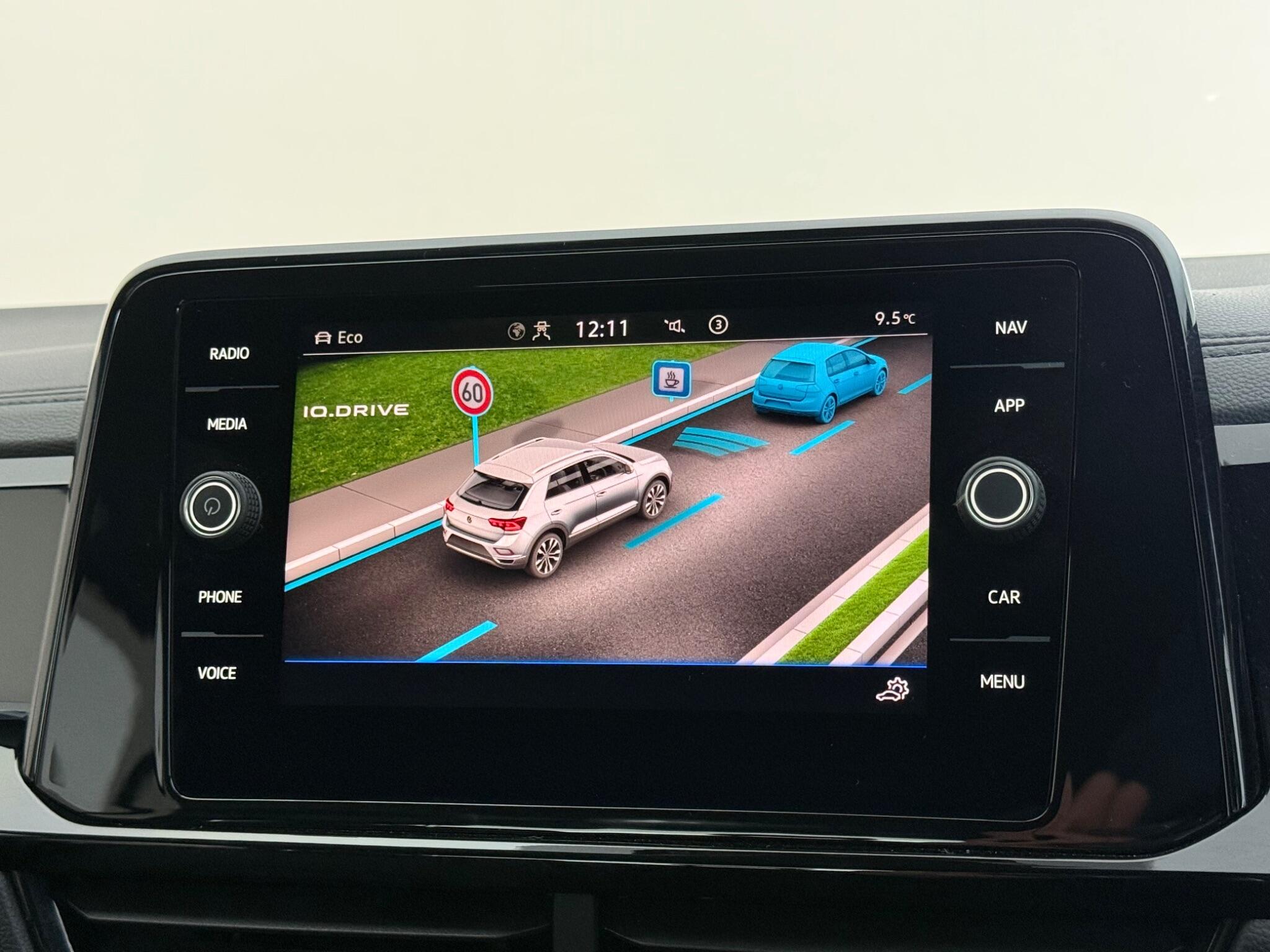 Volkswagen T-Roc view 18
