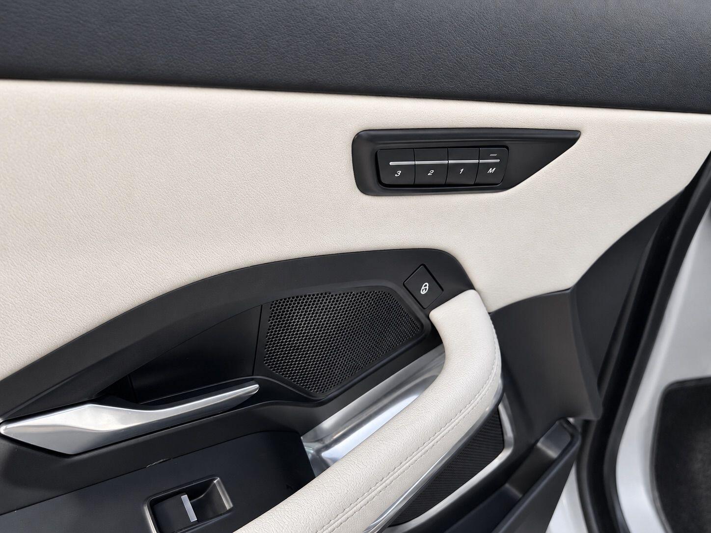Jaguar E-Pace view 42
