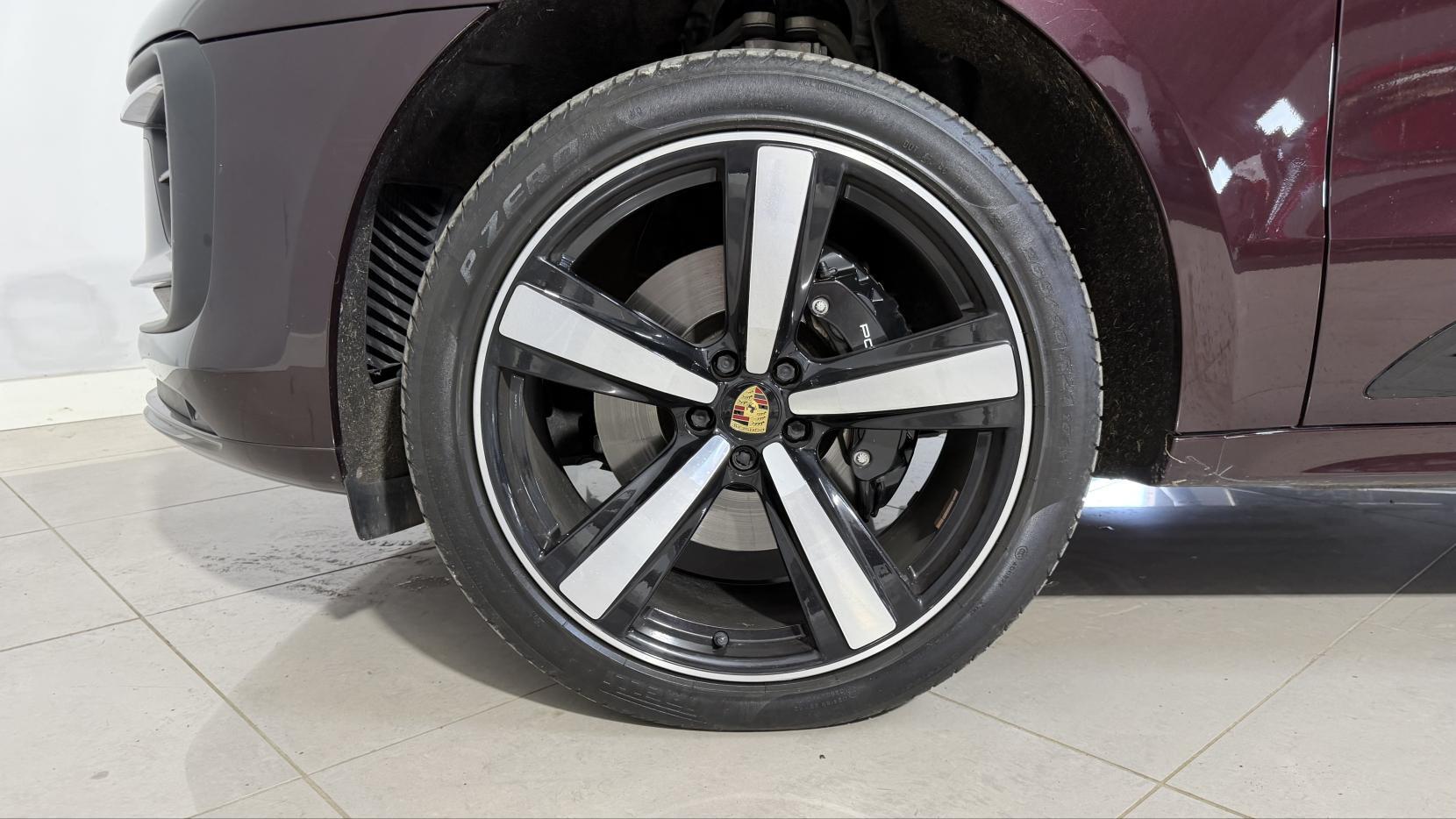 Porsche Macan view 30