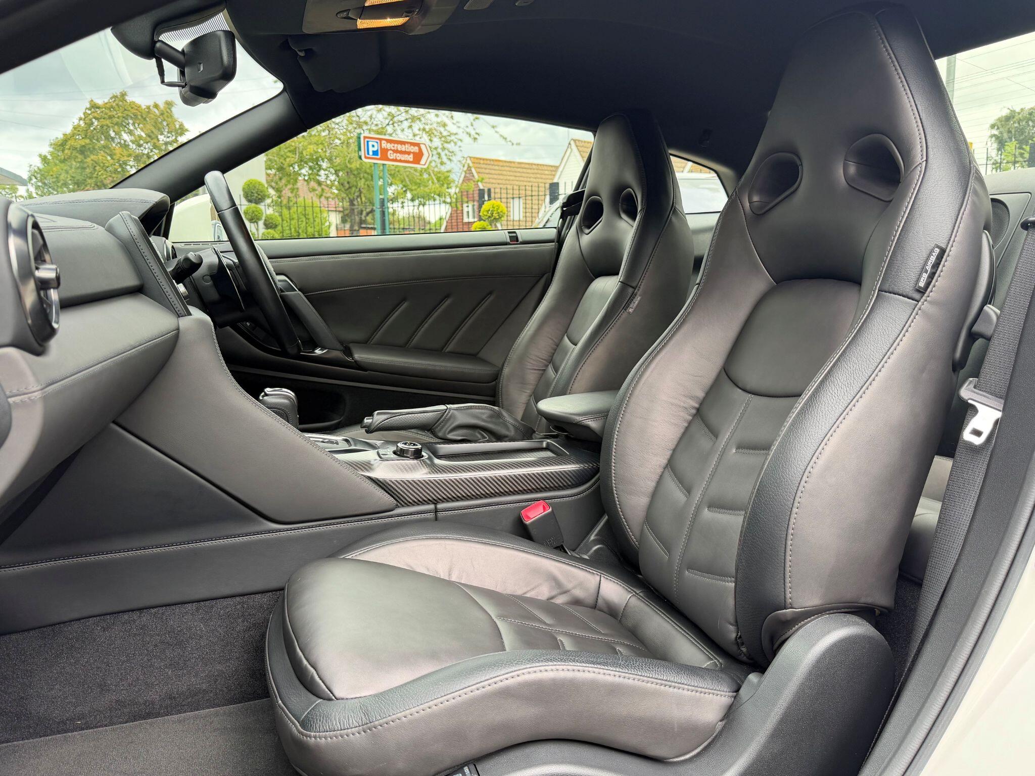 Nissan GT-R view 9