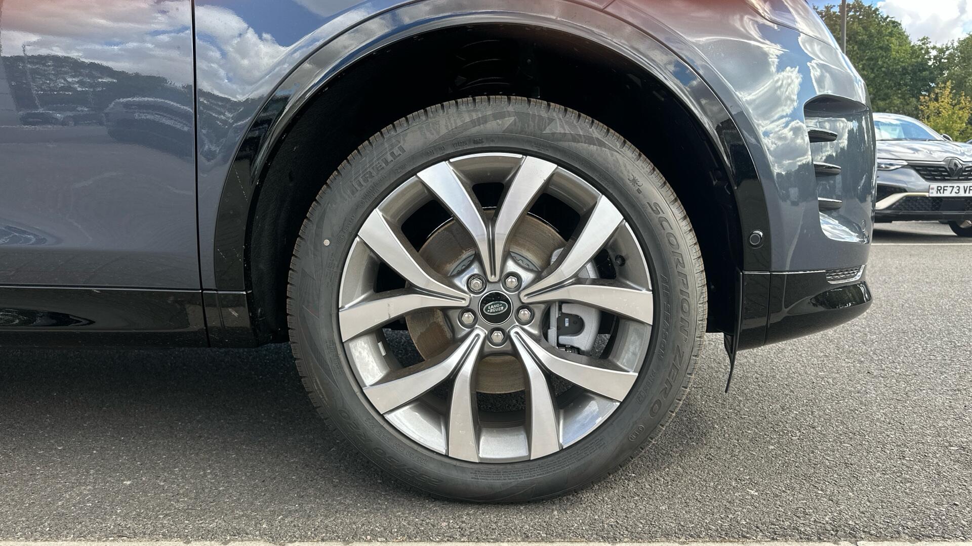 Land Rover Discovery Sport view 20