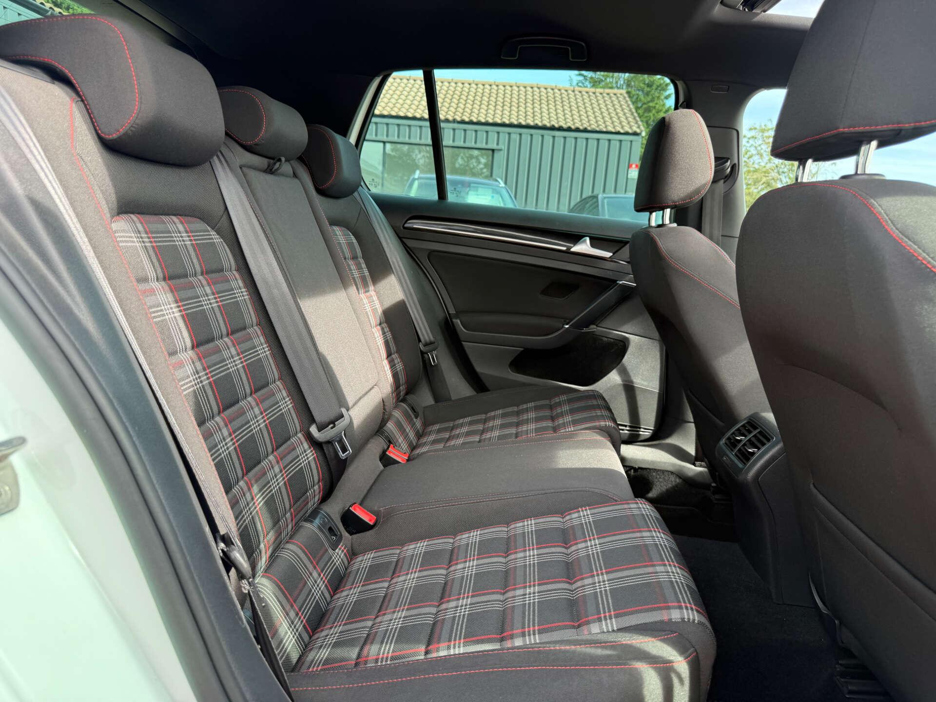 Volkswagen Golf view 72
