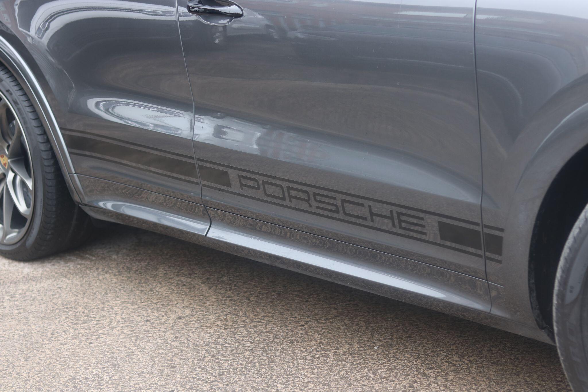 Porsche Cayenne view 29