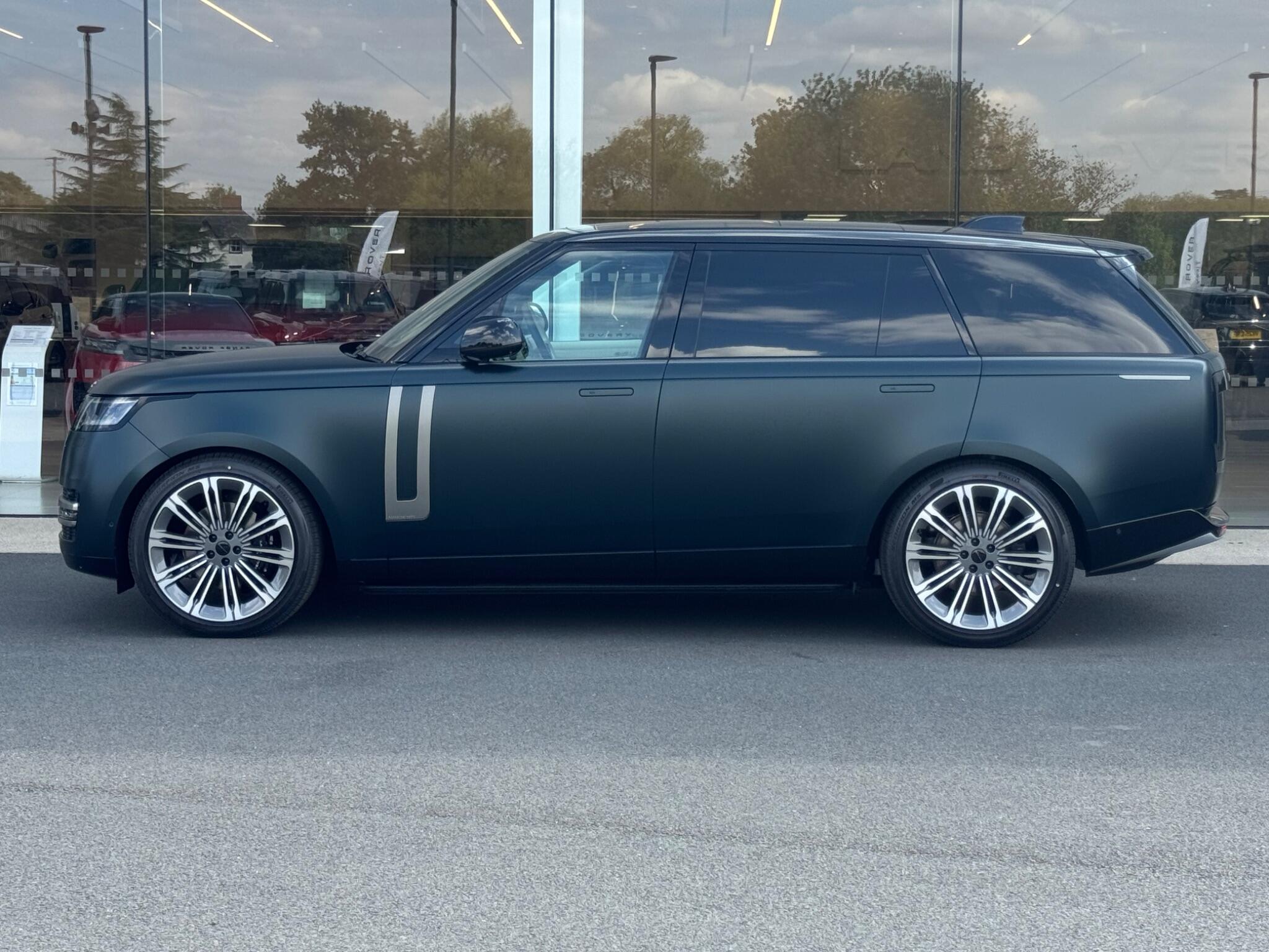 Land Rover Range Rover view 4