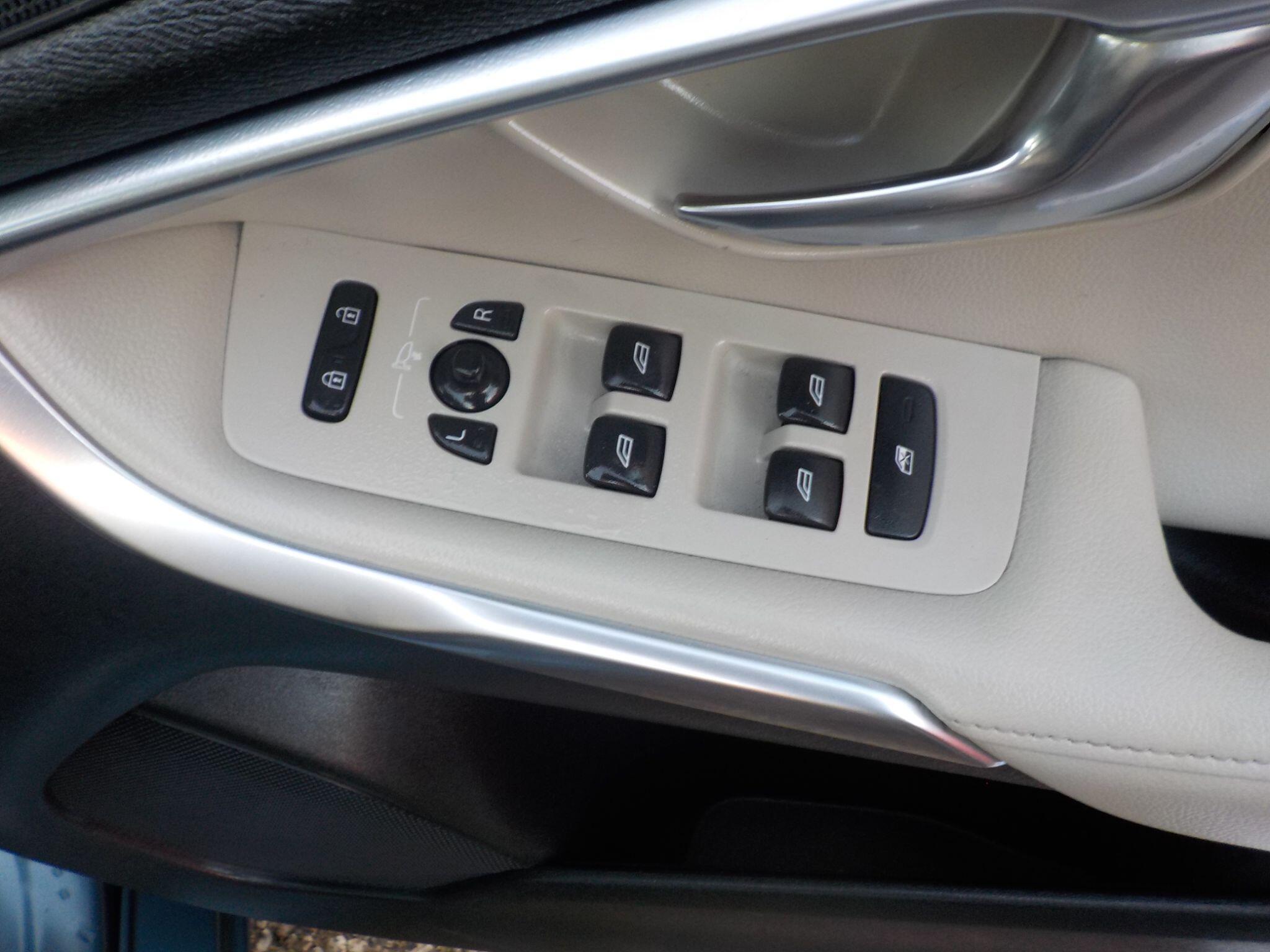 Volvo V40 2.0 D3 SE Lux Nav Geartronic Euro 5 (s/s) 5dr