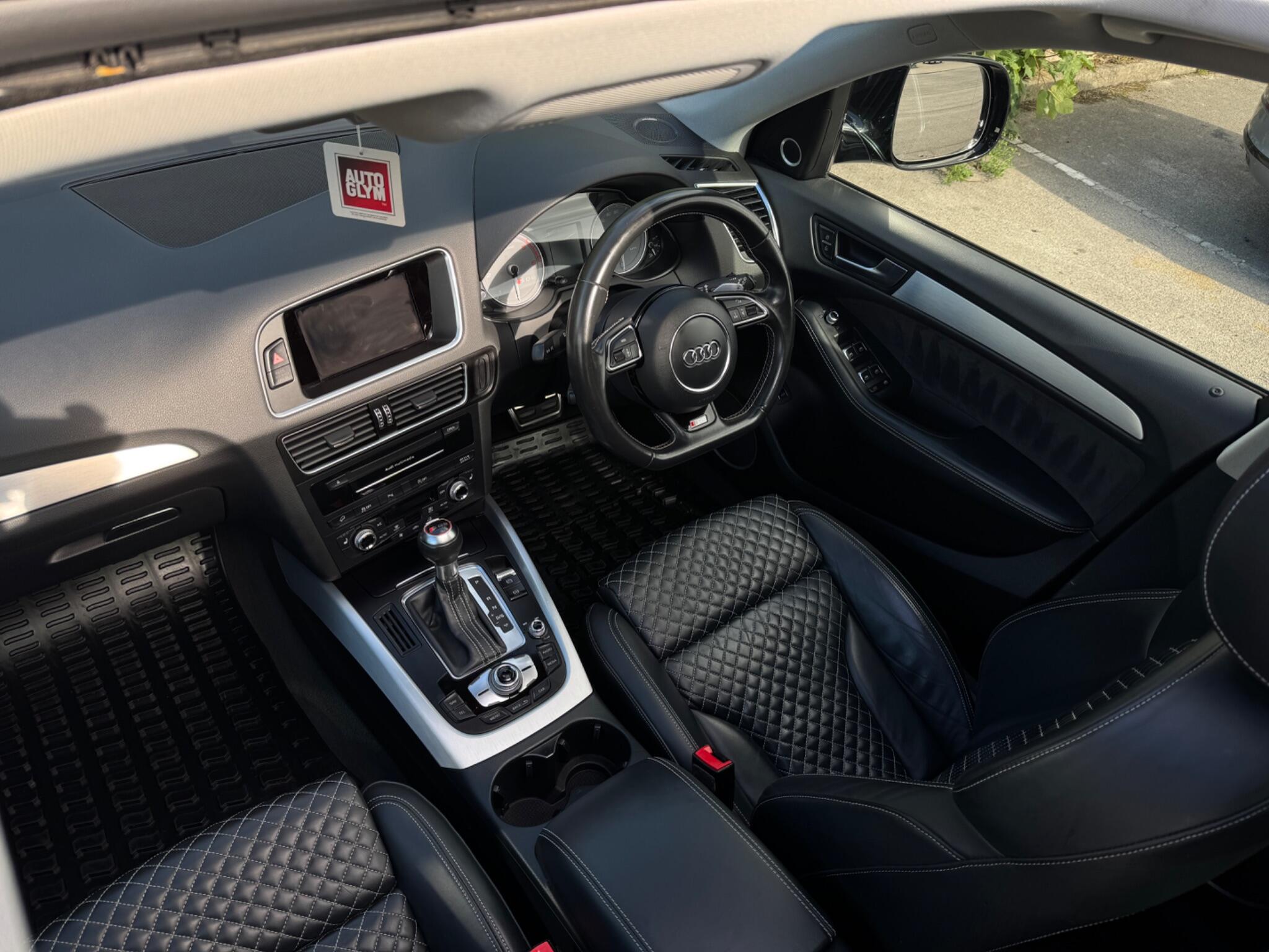 Audi SQ5 view 15