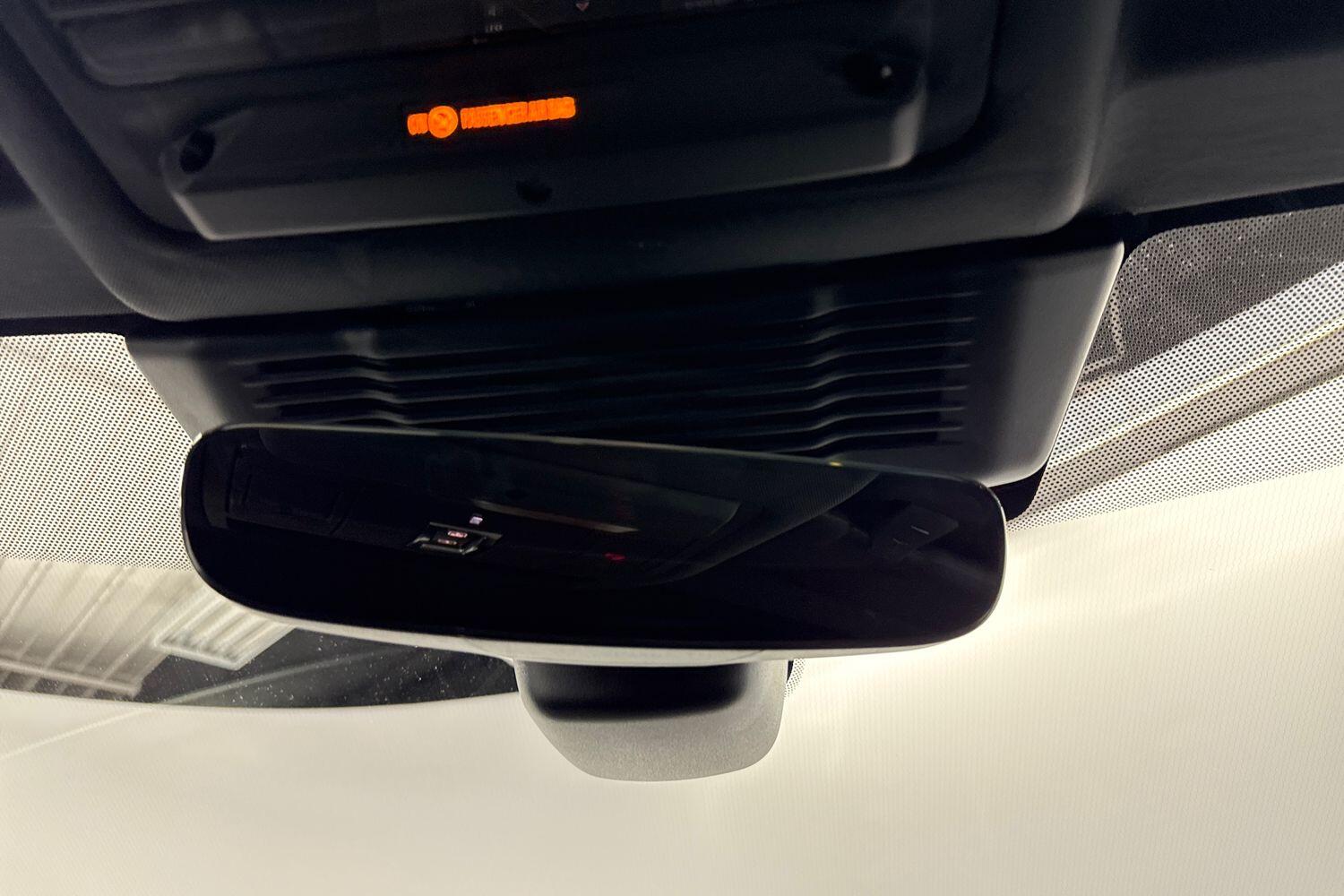 Land Rover Discovery Sport view 14