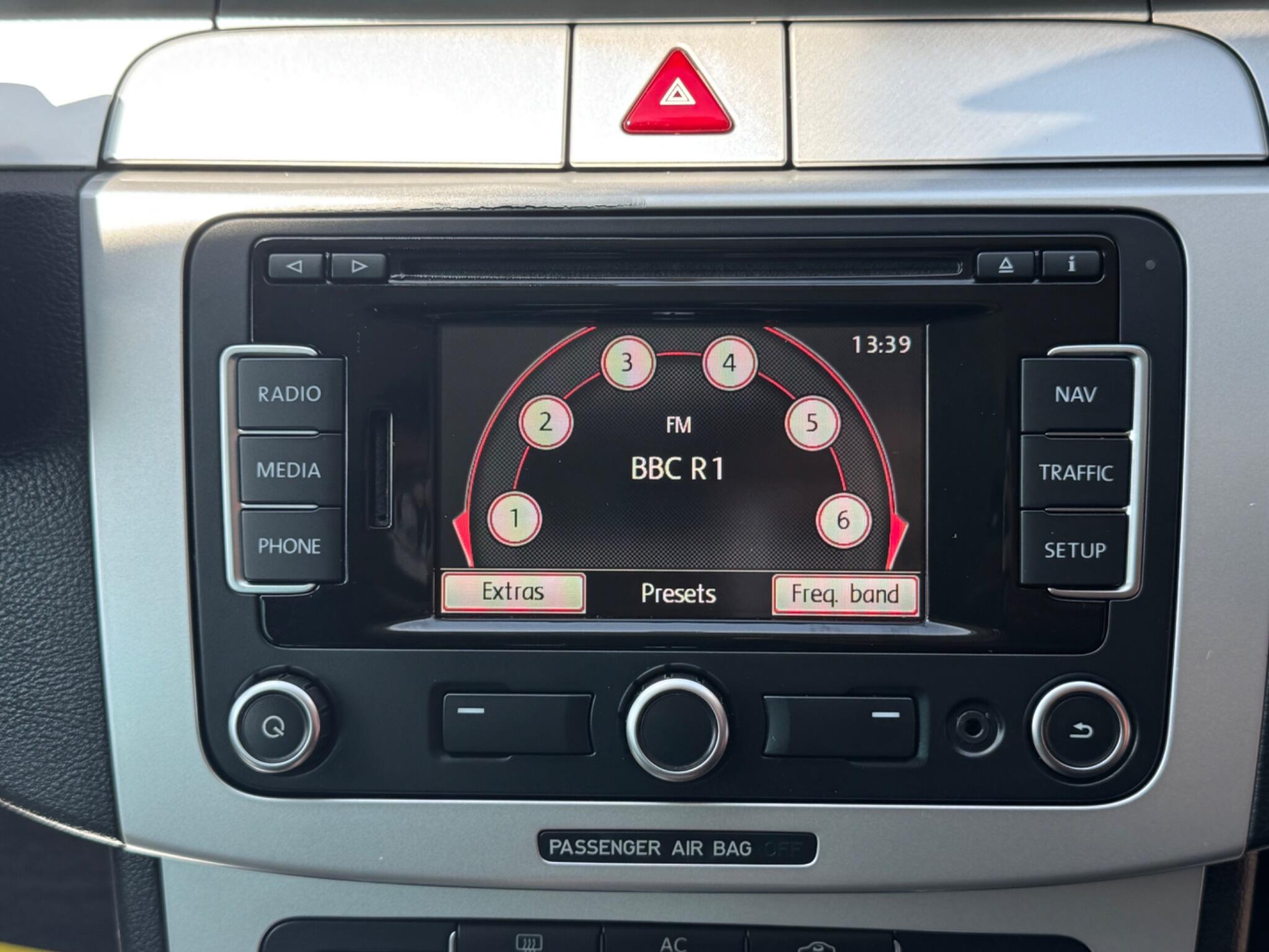 Volkswagen Passat view 21