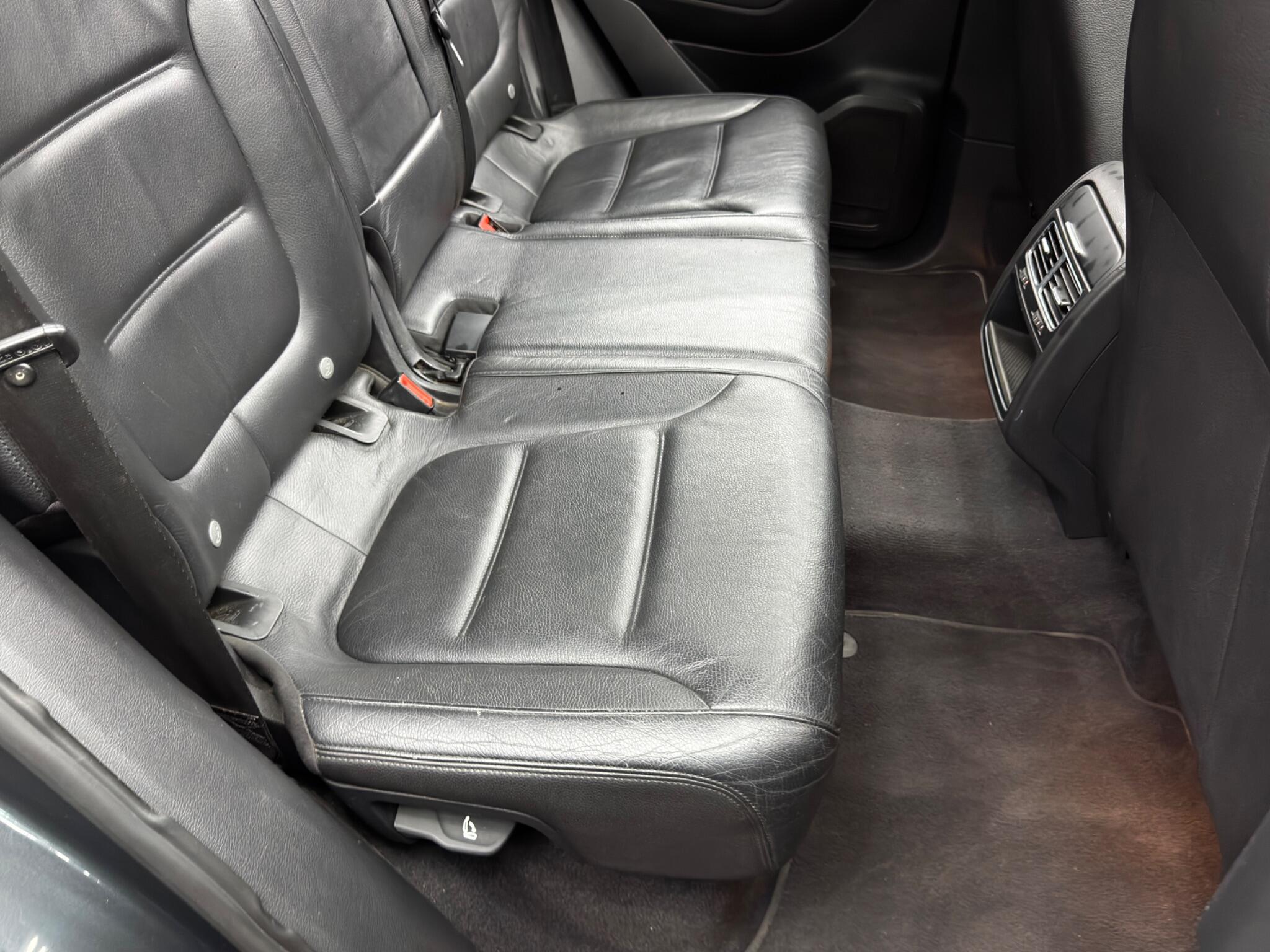 Volkswagen Touareg view 16