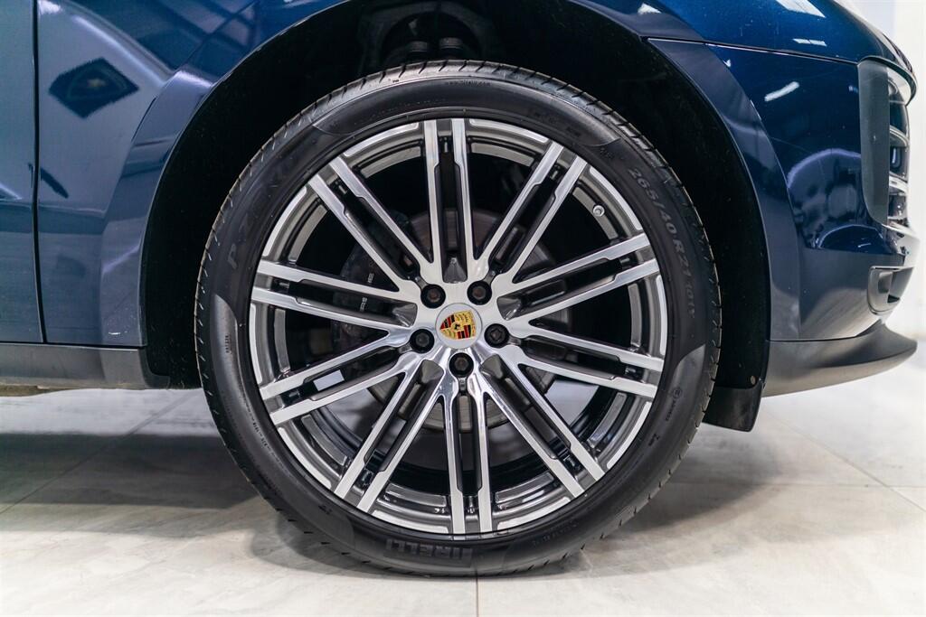 Porsche Macan view 11