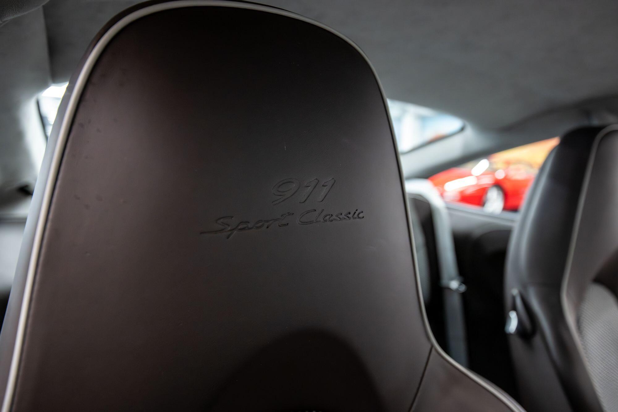 Porsche 911 view 33