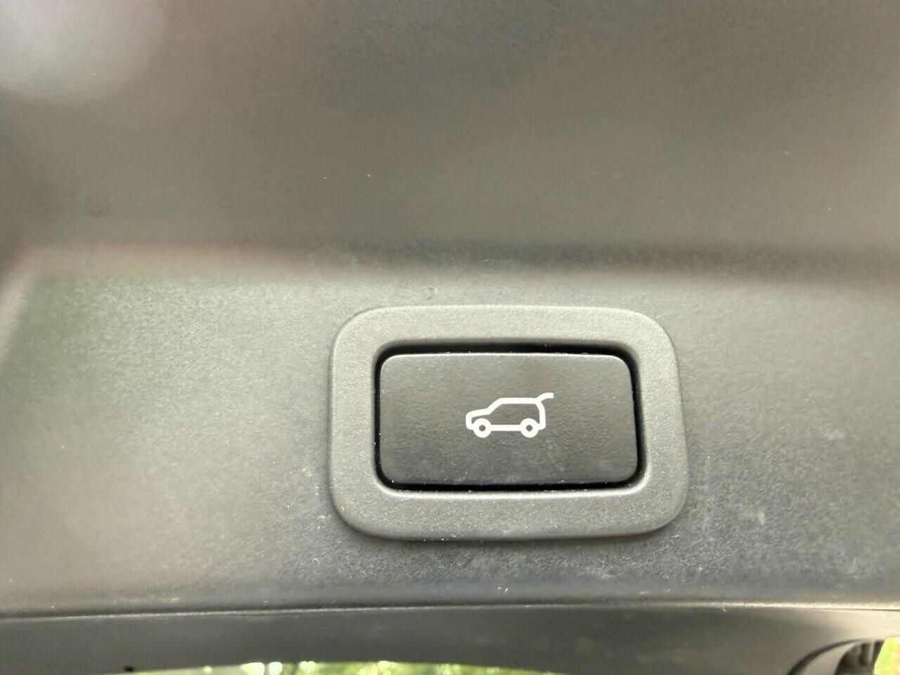 Jaguar F-Pace view 38