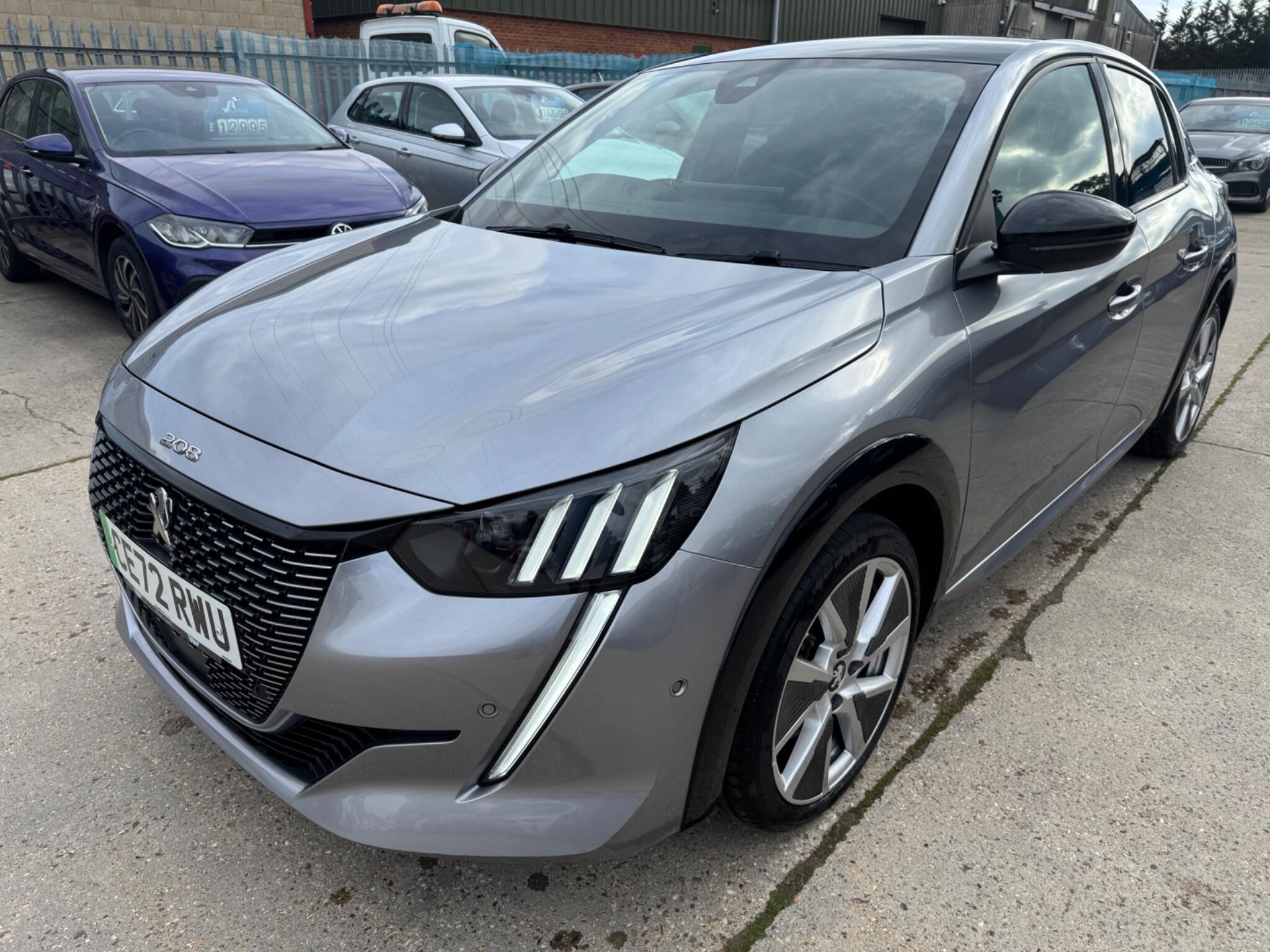 Peugeot E-208 view 5