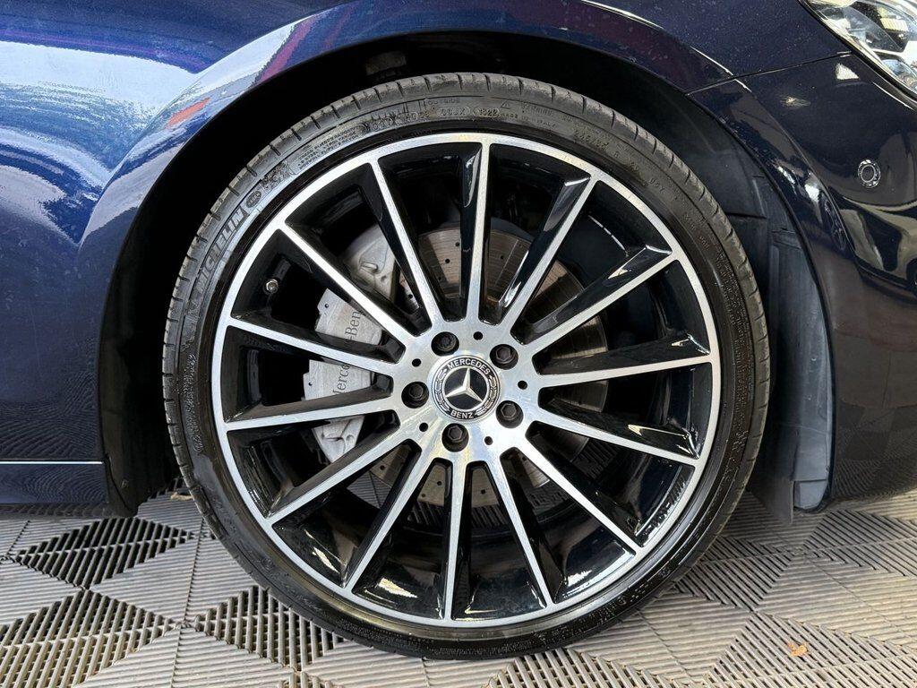Mercedes-Benz E Class view 25