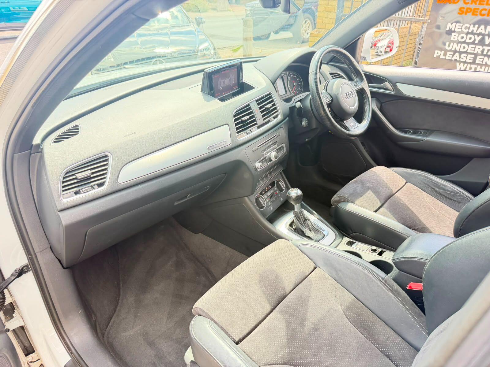 Audi Q3 view 20