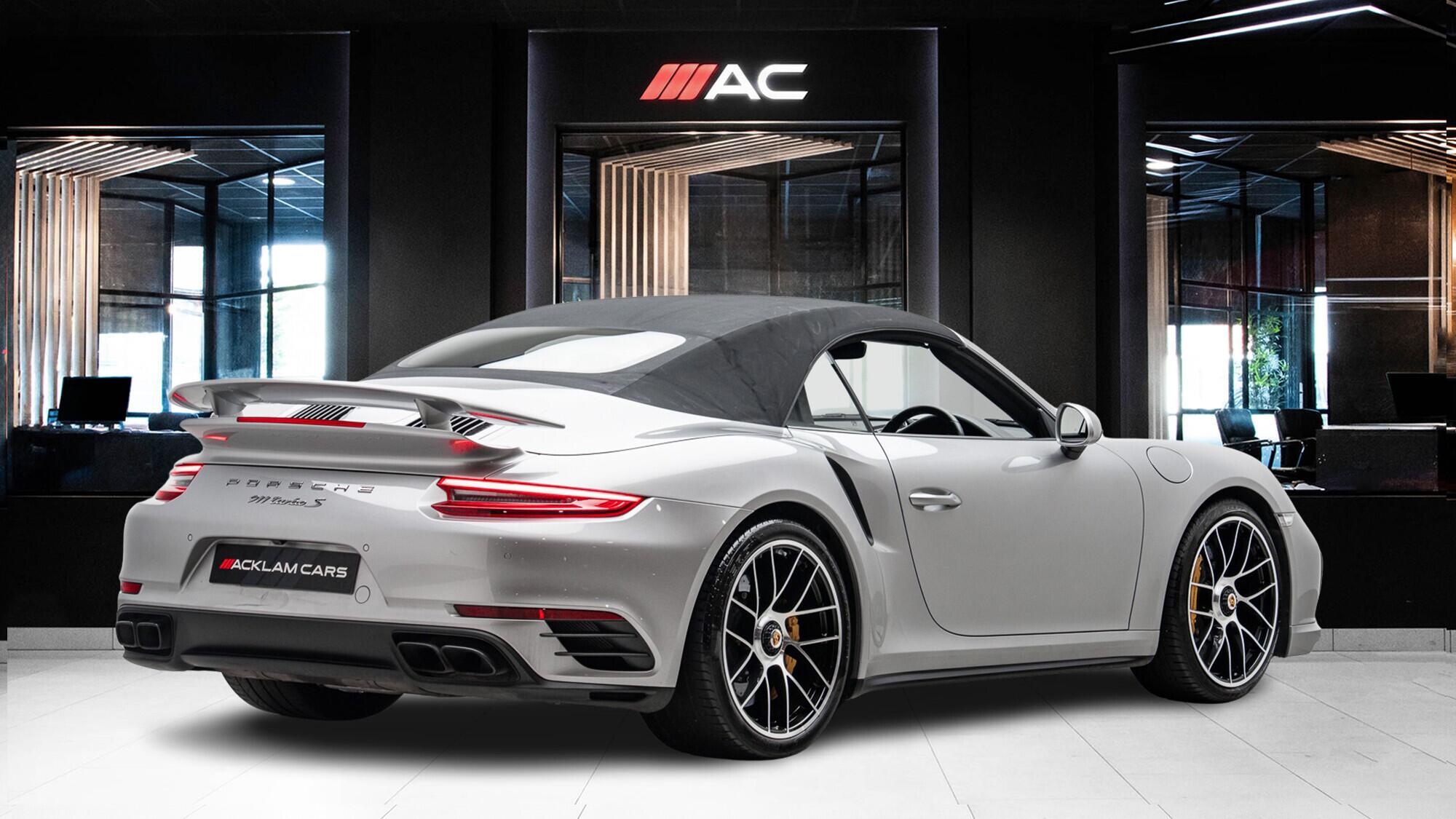 Porsche 911 view 6
